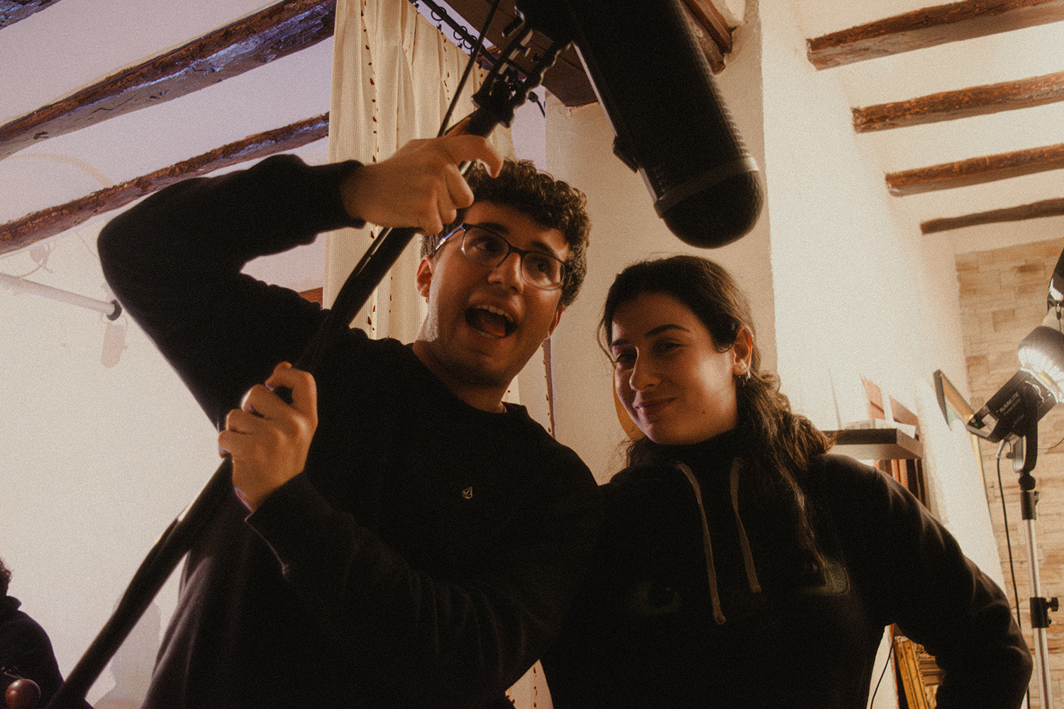 Nuestro microfonista Álex y Maria divertidos 