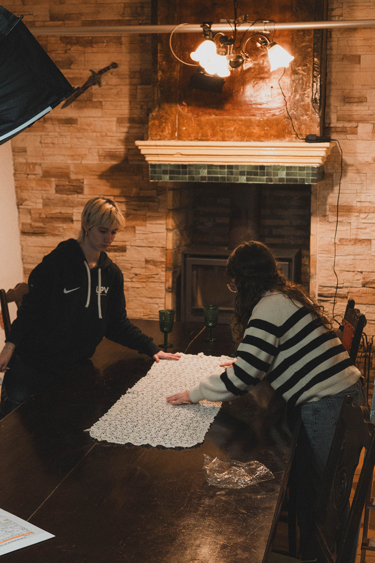 El departamento de arte trabajando.